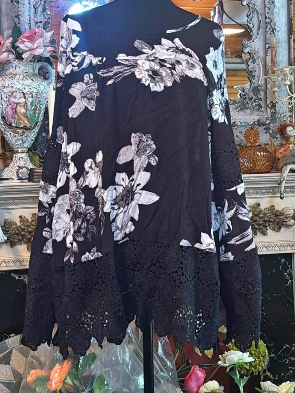 Black Floral Lace-Hem Tunic Top